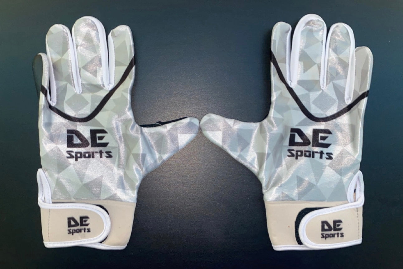 White Geometric DE Sports Gloves